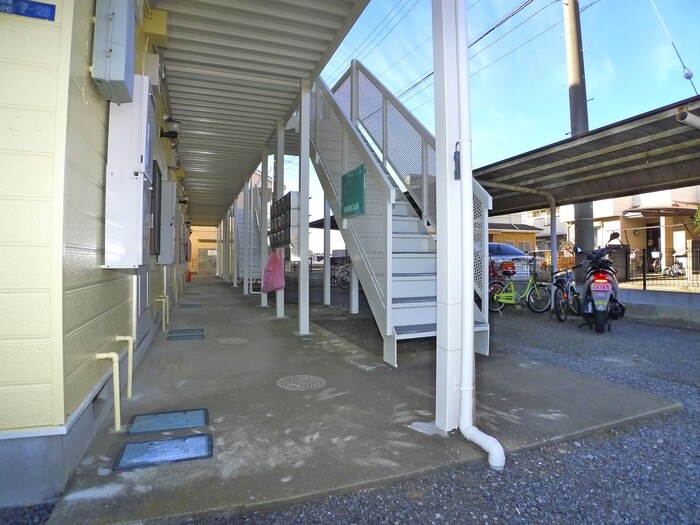 物件外観写真3　(エントランス部分)