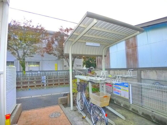 物件外観写真4　(駐輪場)