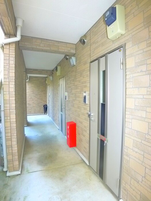 物件外観写真5　(エントランス部分)