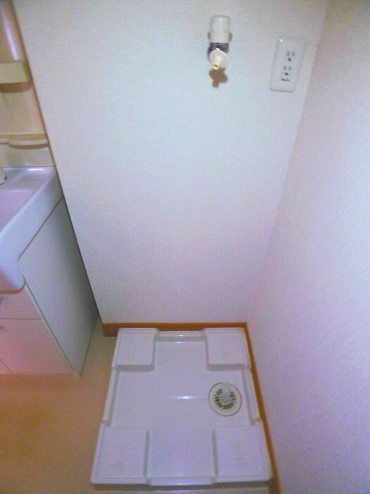 物件内観写真13　(洗濯機置場)