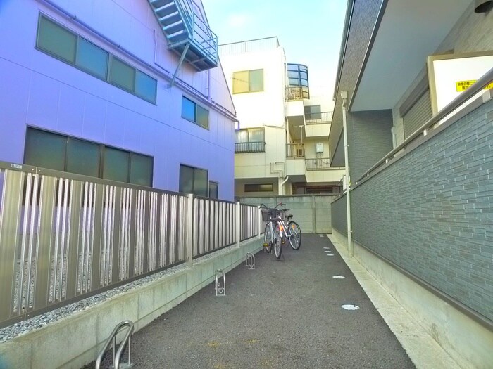 物件外観写真5　(駐輪場)