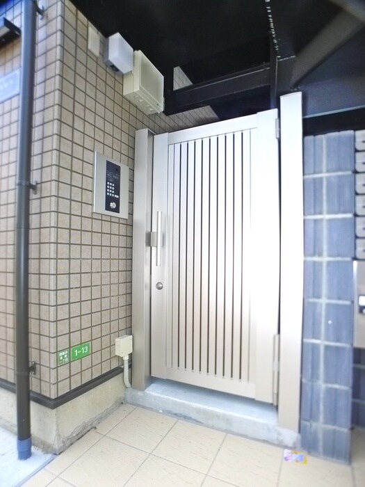 物件外観写真2　(エントランス部分)