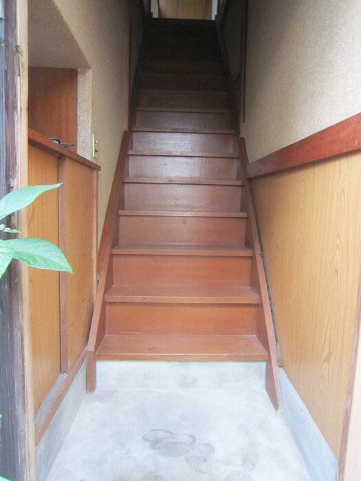 物件内観写真8　(玄関)