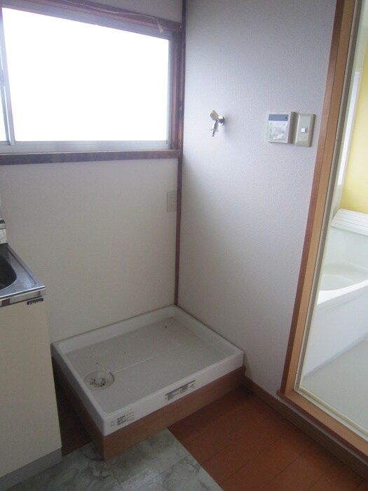 物件内観写真9　(洗濯機置場)