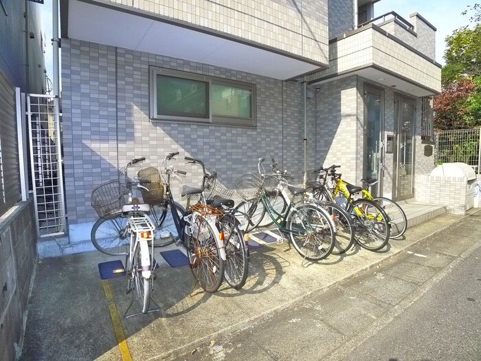 物件外観写真4　(駐輪場)