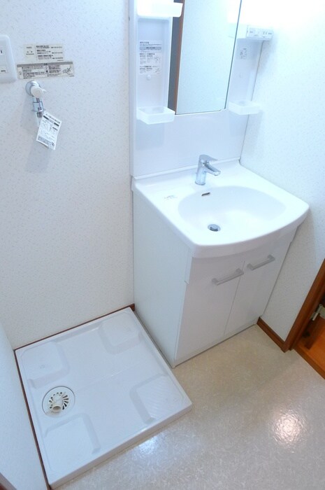 物件内観写真18　(洗濯機置場)