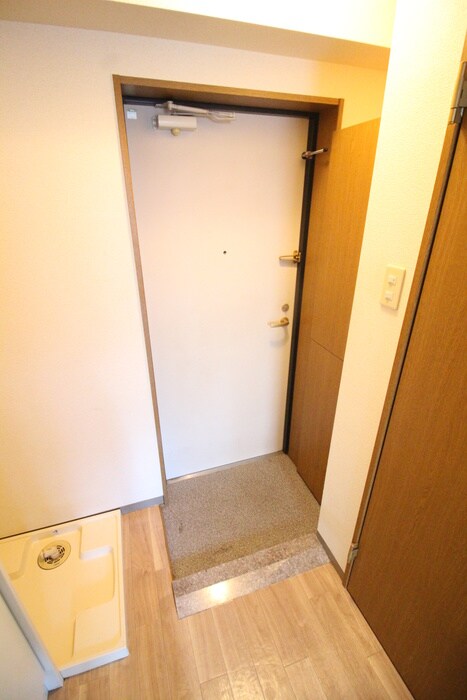物件内観写真7　(玄関)
