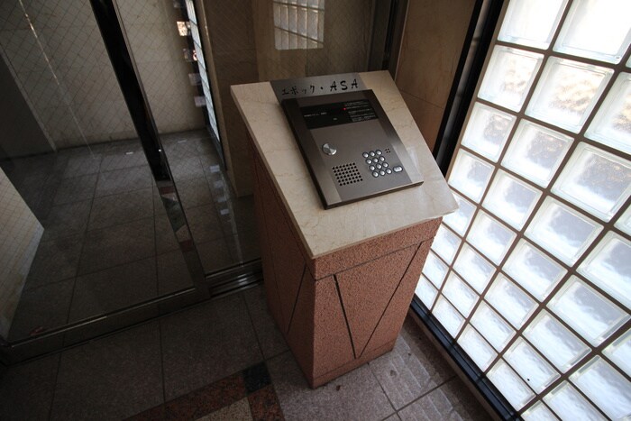 物件外観写真4　(エントランス部分)