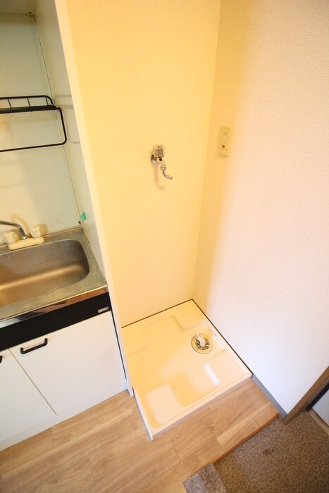 物件内観写真12　(洗濯機置場)