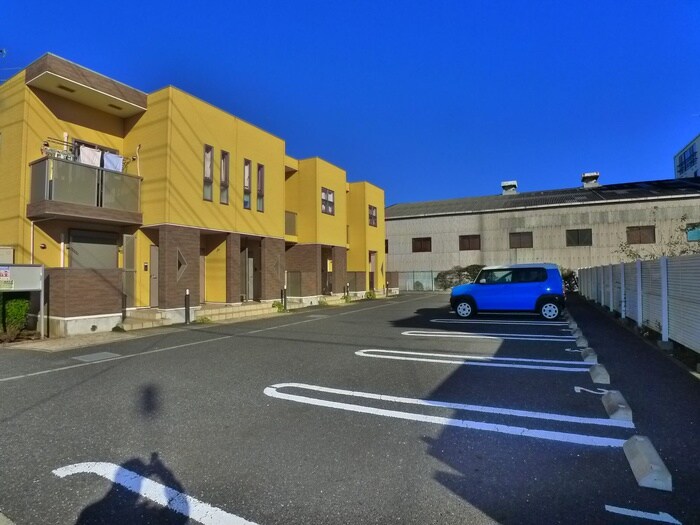 物件外観写真6　(駐車場)