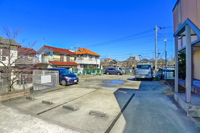 物件外観写真5　(駐車場)