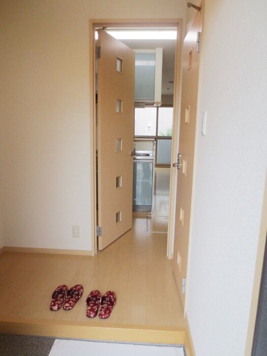 物件内観写真18　(玄関)