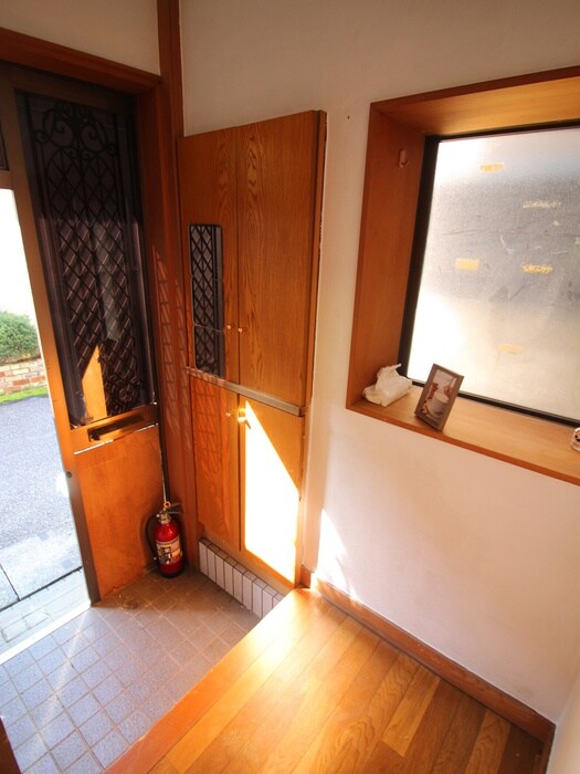 物件内観写真13　(玄関)