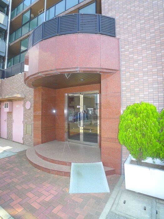 物件外観写真3　(エントランス部分)