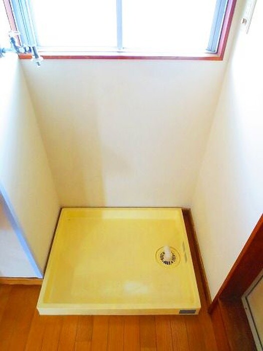 物件内観写真15　(洗濯機置場)