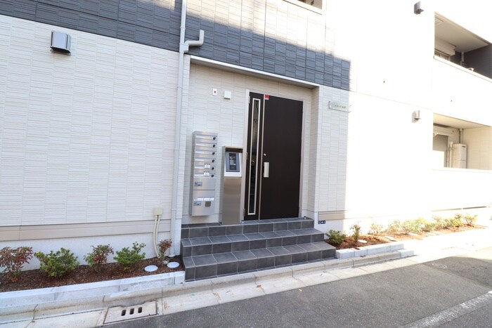 物件外観写真4　(エントランス部分)