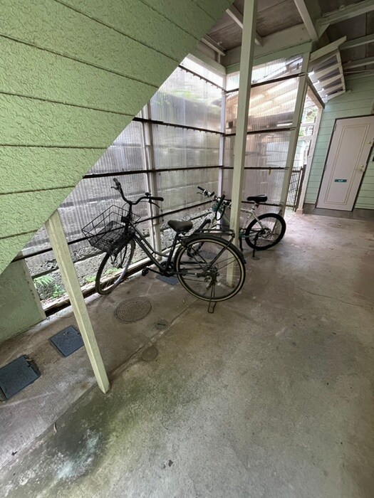 物件外観写真6　(駐輪場)
