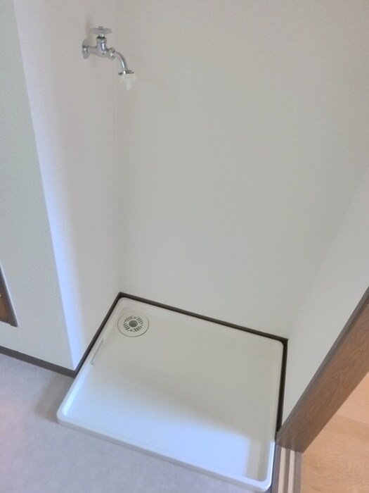 物件内観写真12　(洗濯機置場)