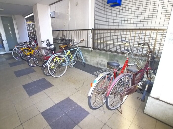 物件外観写真3　(駐輪場)