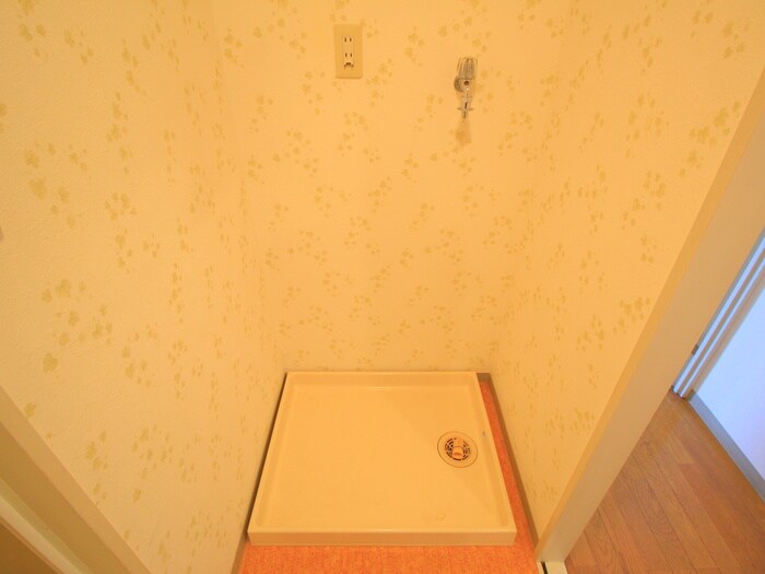 物件内観写真14　(洗濯機置場)