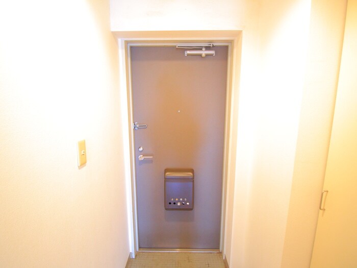 物件内観写真16　(玄関)