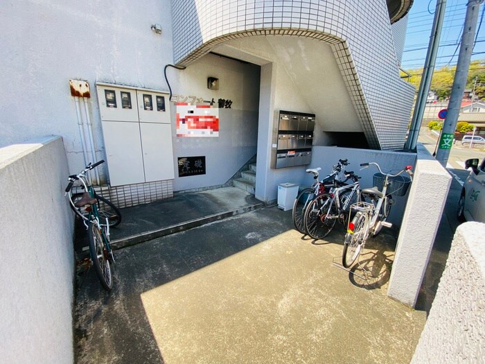 物件外観写真4　(駐輪場)