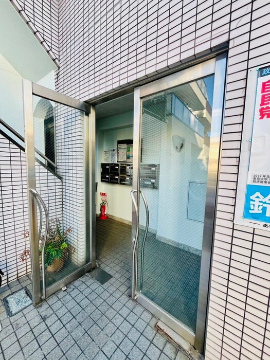 物件外観写真2　(エントランス部分)