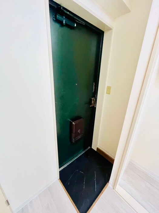 物件内観写真18　(玄関)