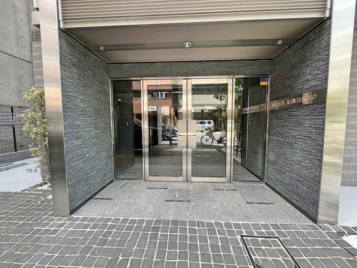 物件外観写真2　(エントランス部分)