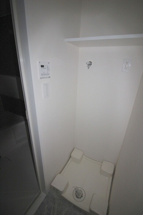 物件内観写真18　(洗濯機置場)