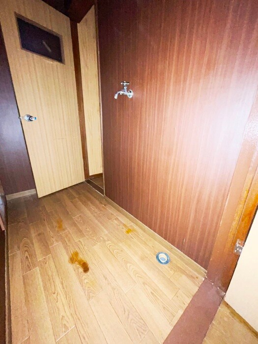 物件内観写真14　(洗濯機置場)