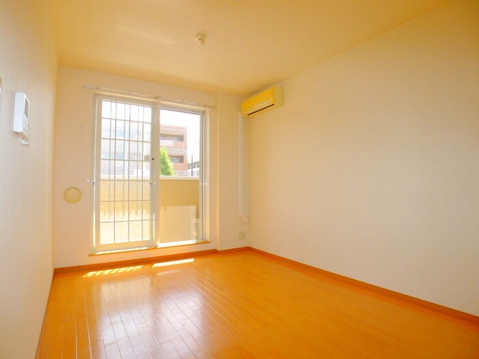 物件内観写真7　(室内からの展望)