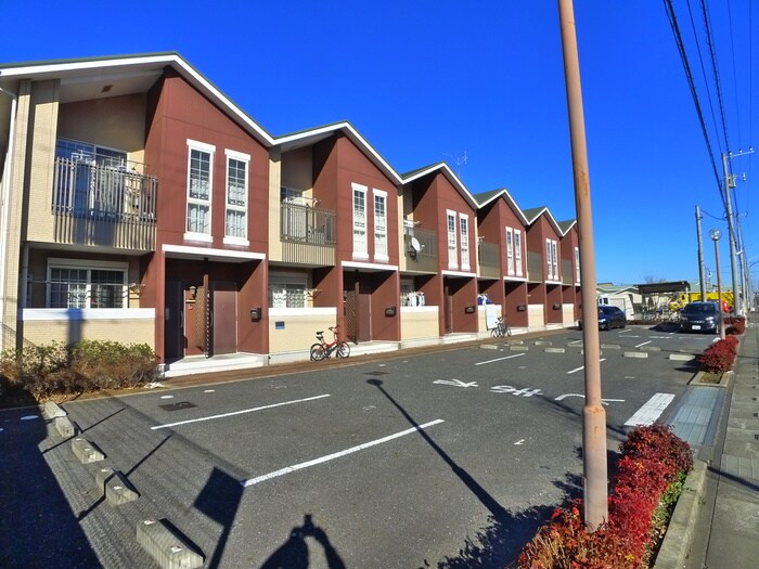 物件外観写真3　(駐車場)