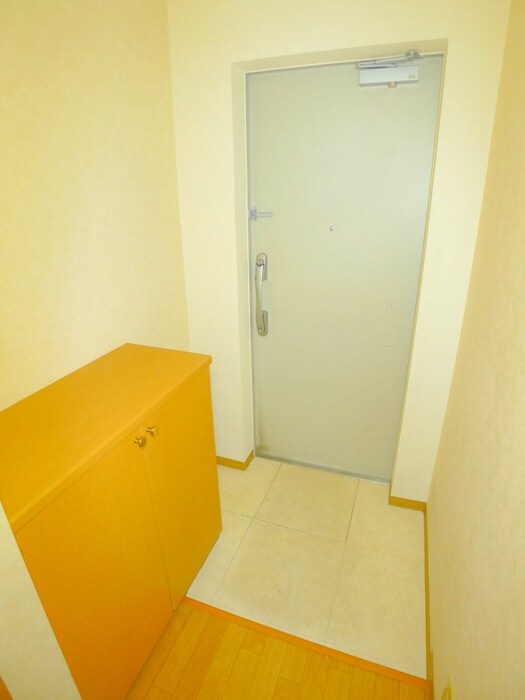 物件内観写真16　(玄関)