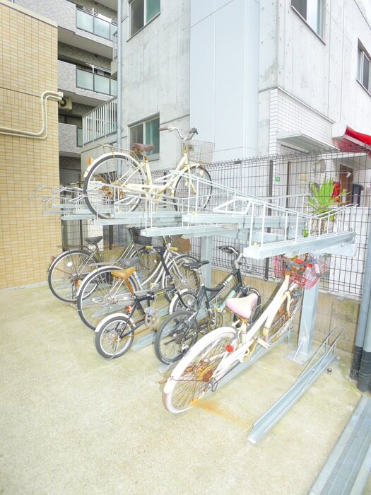 物件外観写真4　(駐輪場)
