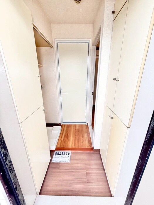 物件内観写真16　(玄関)
