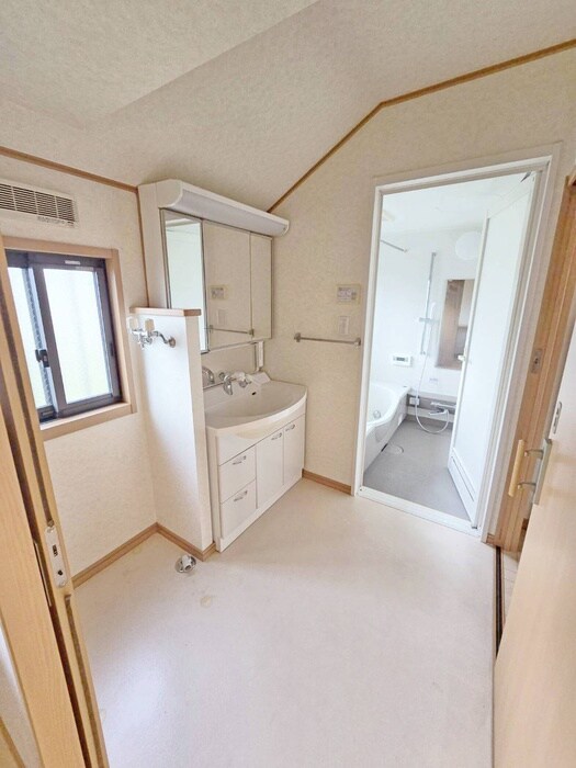 物件内観写真11　(洗面)