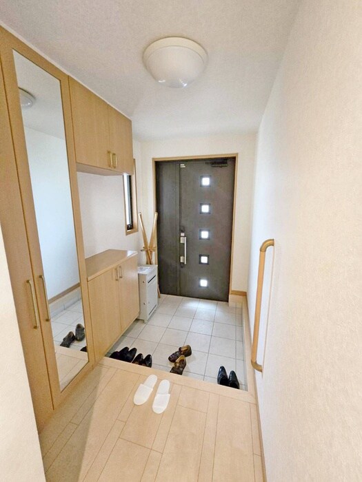 物件内観写真14　(玄関)