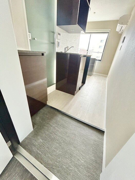 物件内観写真9　(玄関)