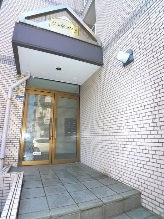 物件外観写真2　(エントランス部分)