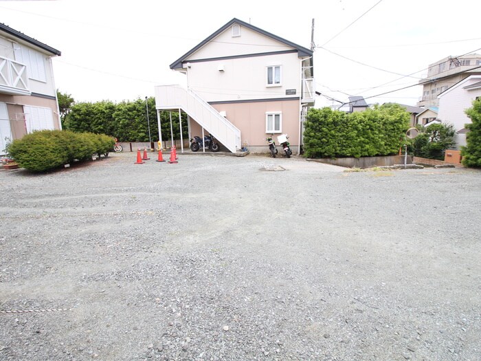 物件外観写真3　(駐車場)