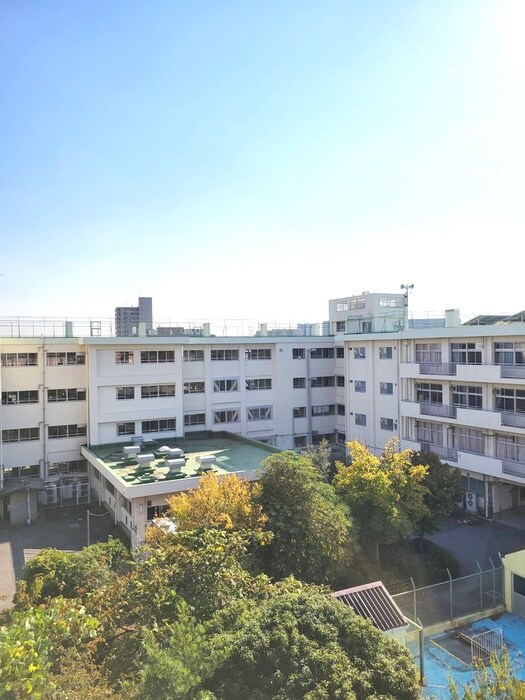 物件内観写真20　(室内からの展望)