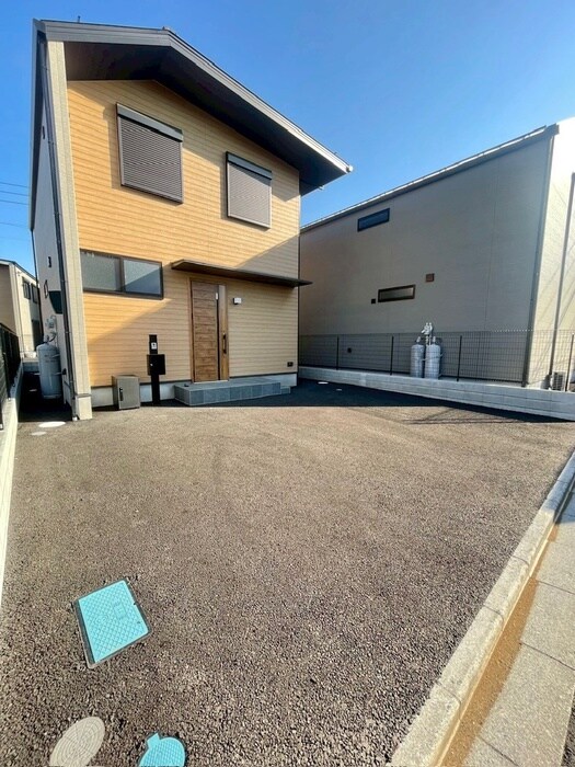 物件外観写真3　(駐車場)