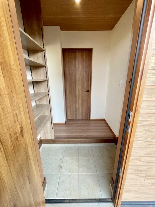 物件内観写真21　(玄関)