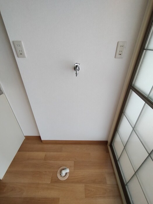 物件内観写真15　(洗濯機置場)