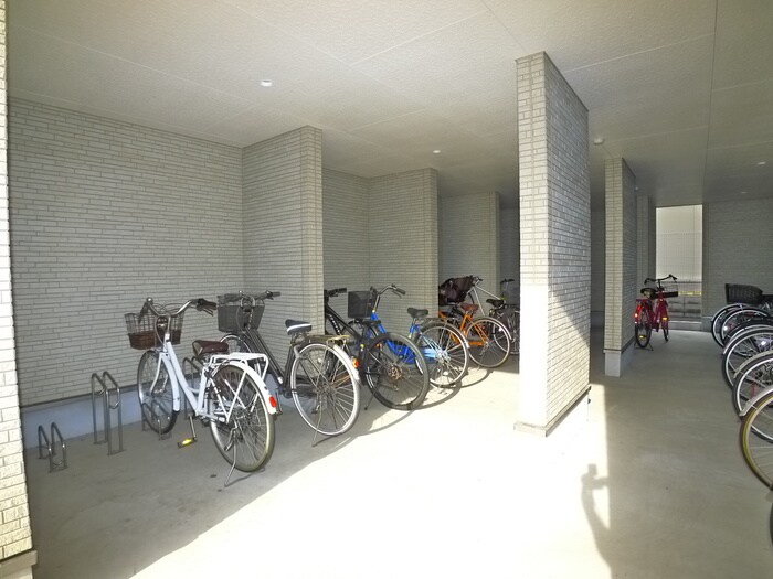 物件外観写真5　(駐輪場)
