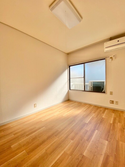 物件内観写真7　(室内からの展望)