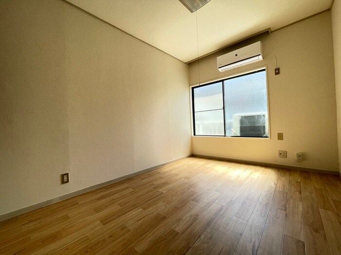 物件内観写真8　(室内からの展望)