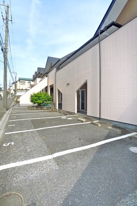 物件外観写真3　(駐車場)