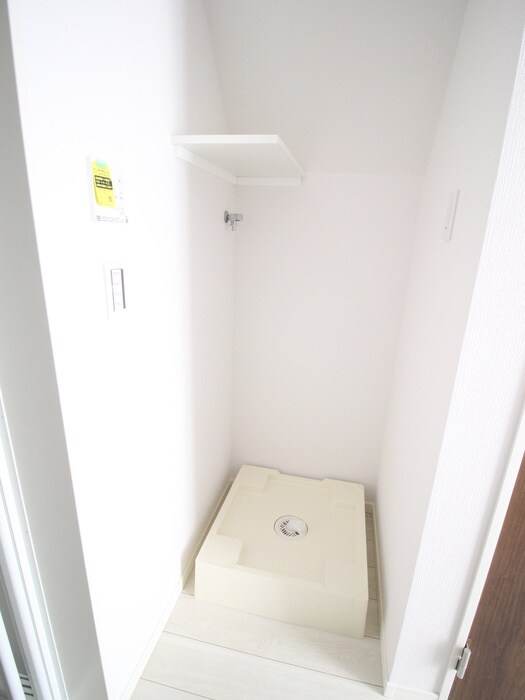 物件内観写真16　(洗濯機置場)